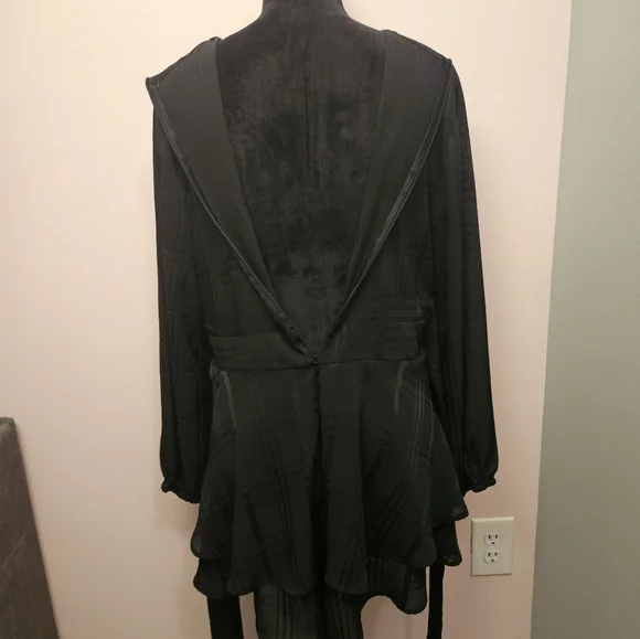 Black Long-Sleeved Wrap Romper - Size Large 😍 - Picture 6 of 8